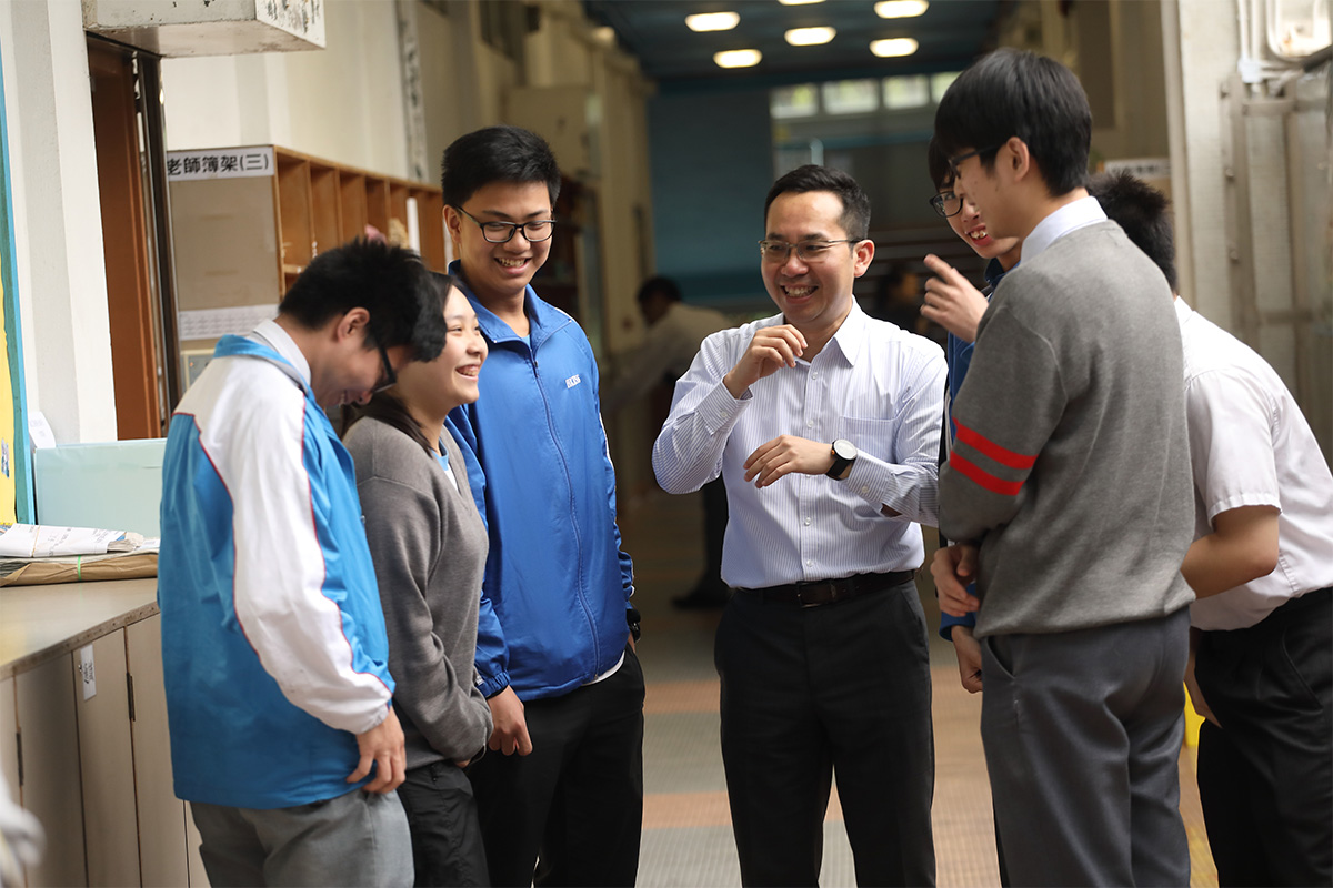 Quite a number of HKRSS students are admitted to universities in Taiwan every year. With recommendation from the school, all ten applicants succeed in securing an offer before the beginning of HKDSE this year.