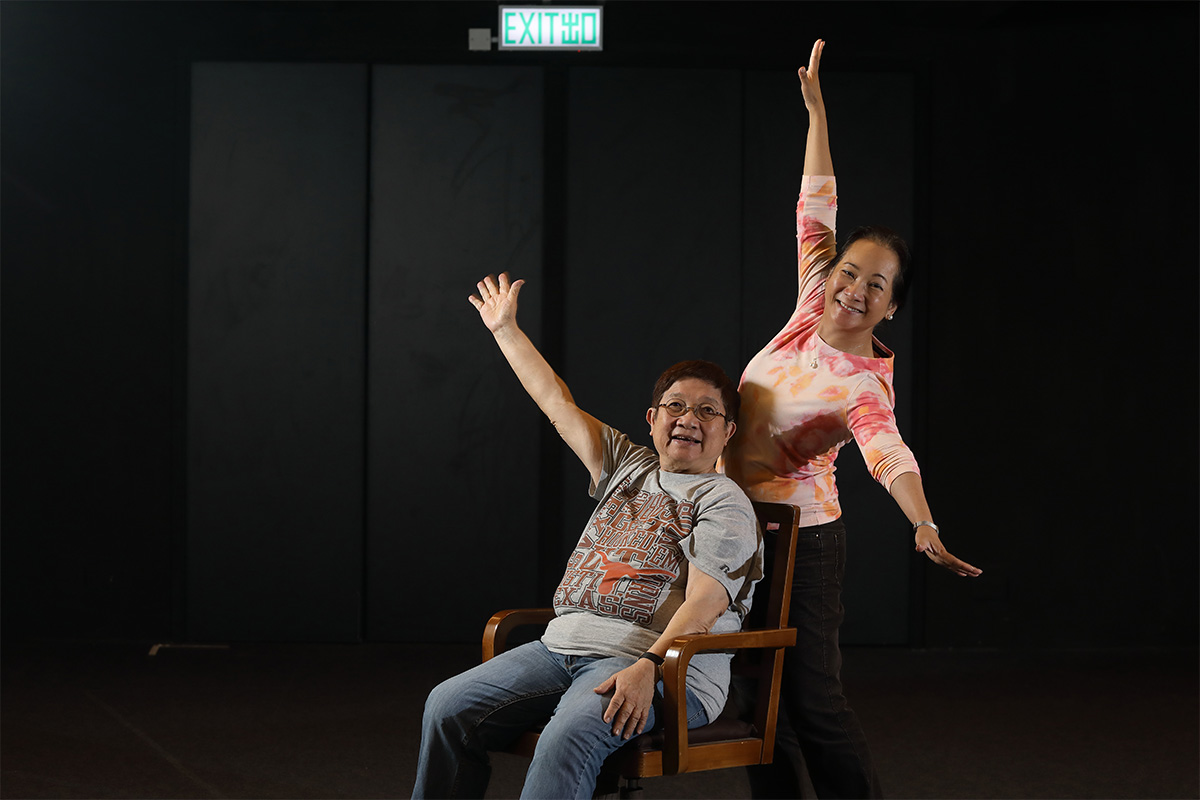 誇啦啦艺术集汇实验自在剧场的「火车头」：艺术总监黄清霞博士（左）和行政总裁邱欢智（右）